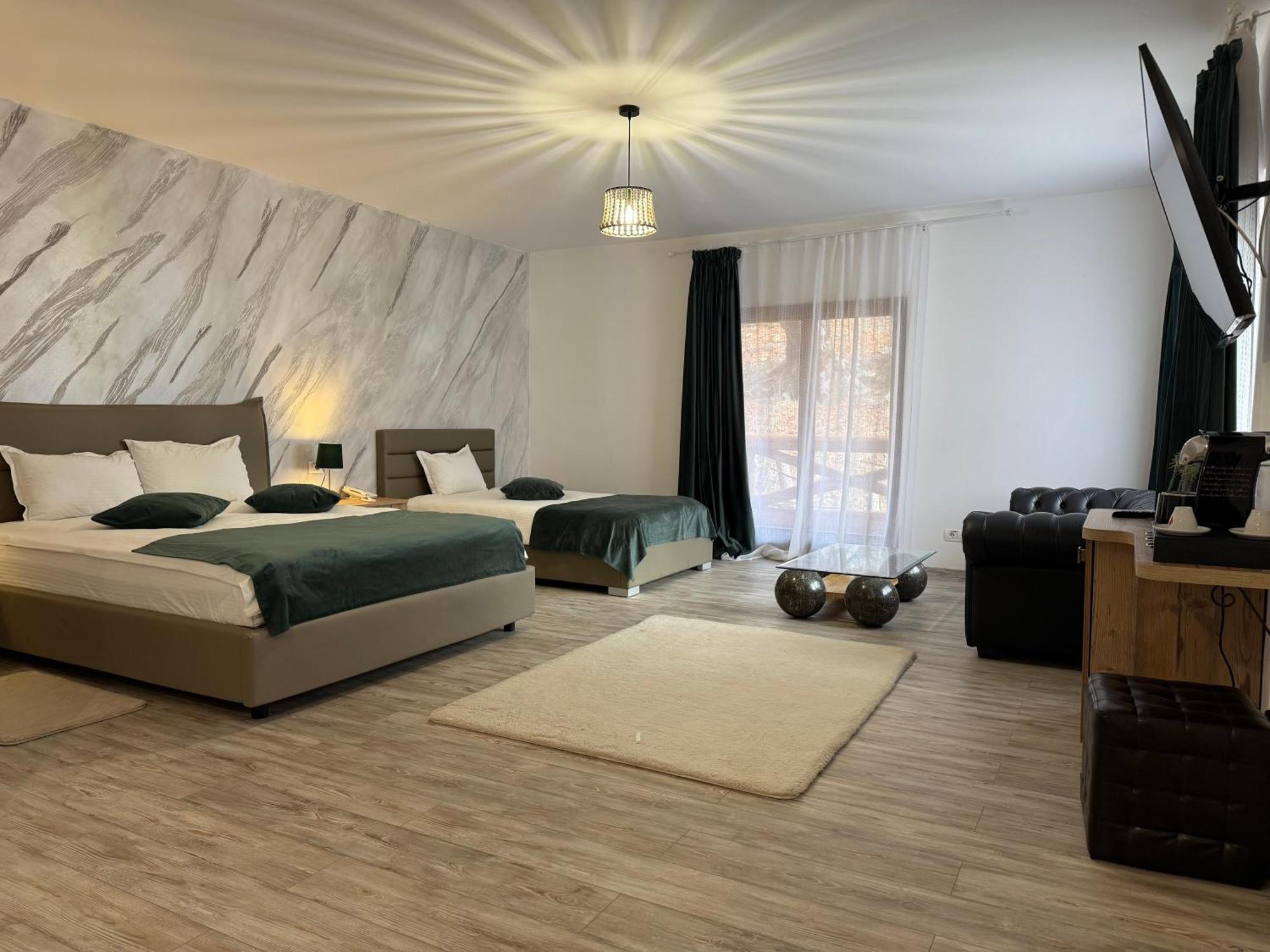 Conacul Radacinilor Hotel Petrozsény Kültér fotó