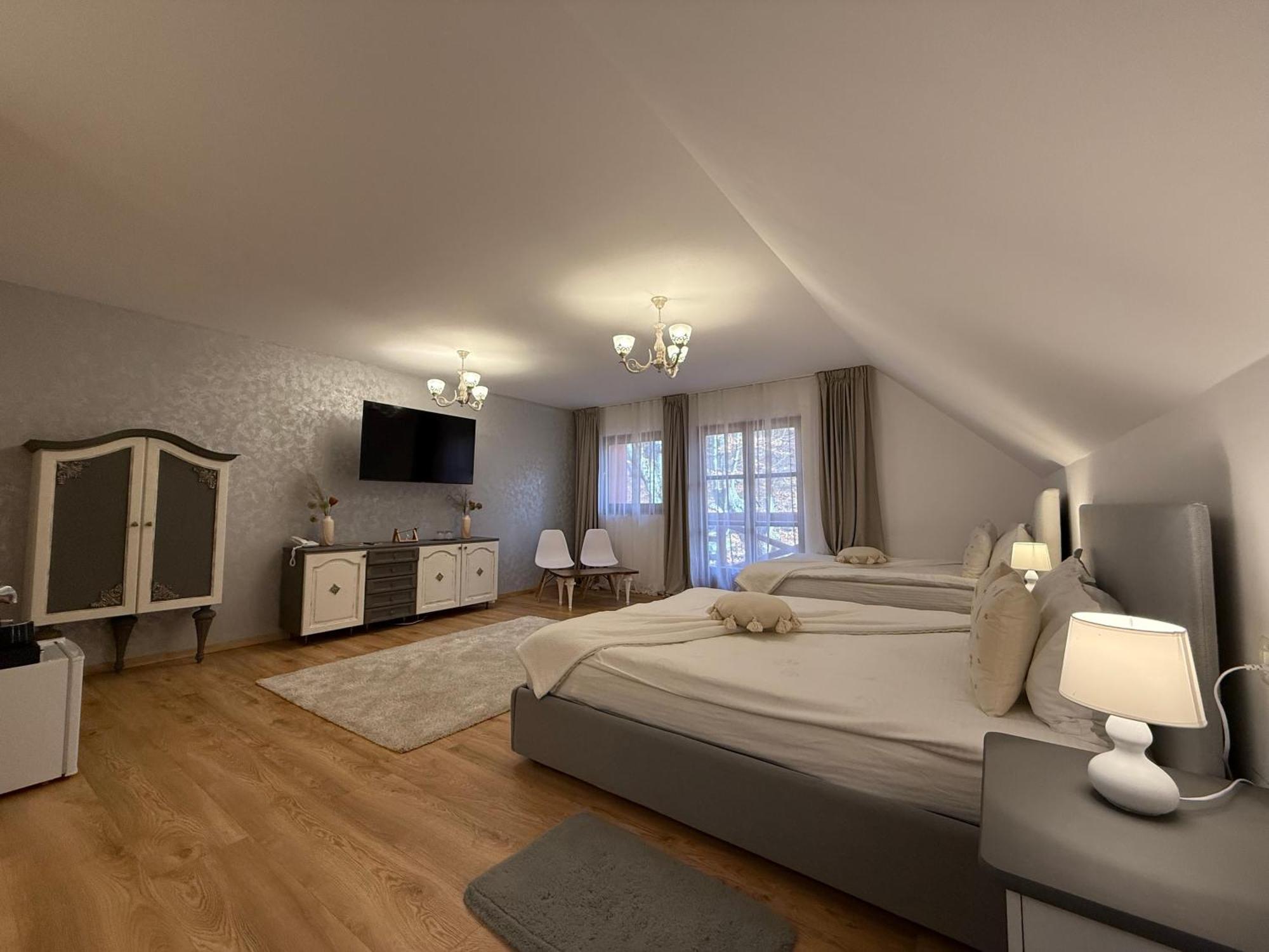Conacul Radacinilor Hotel Petrozsény Kültér fotó