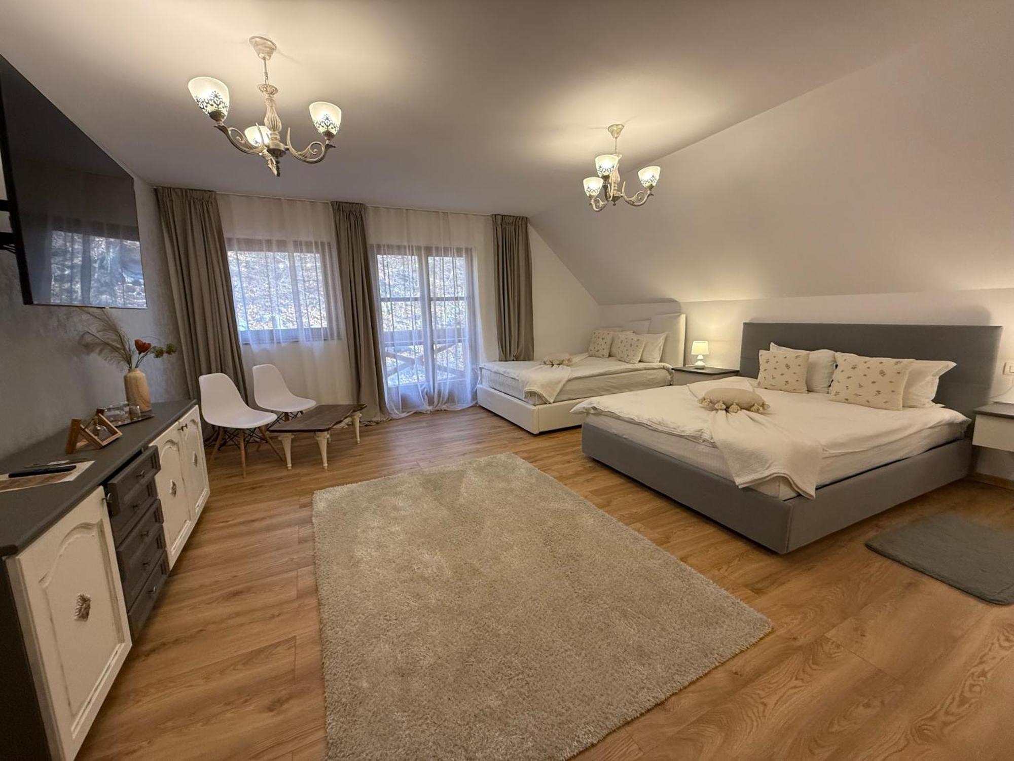 Conacul Radacinilor Hotel Petrozsény Kültér fotó