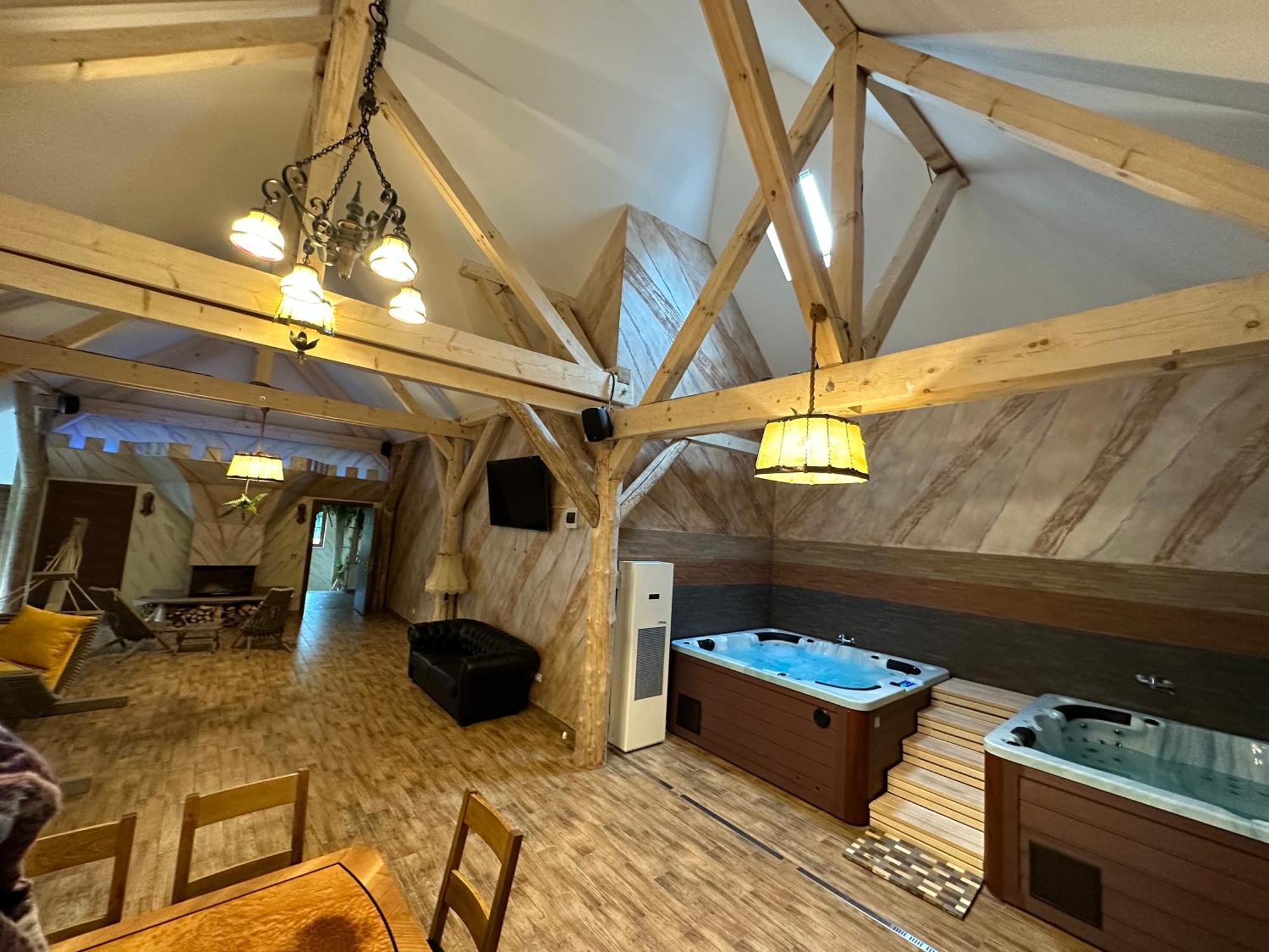 Conacul Radacinilor Hotel Petrozsény Kültér fotó
