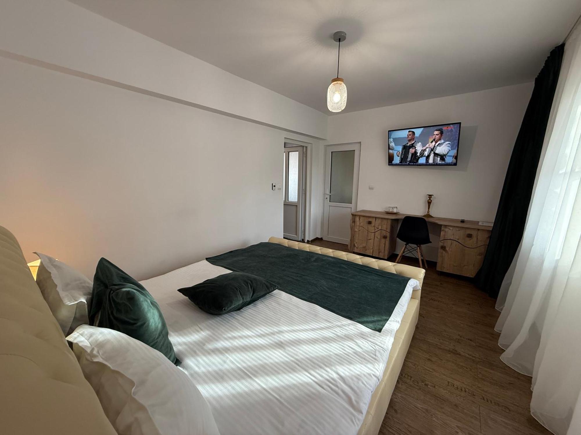 Conacul Radacinilor Hotel Petrozsény Kültér fotó