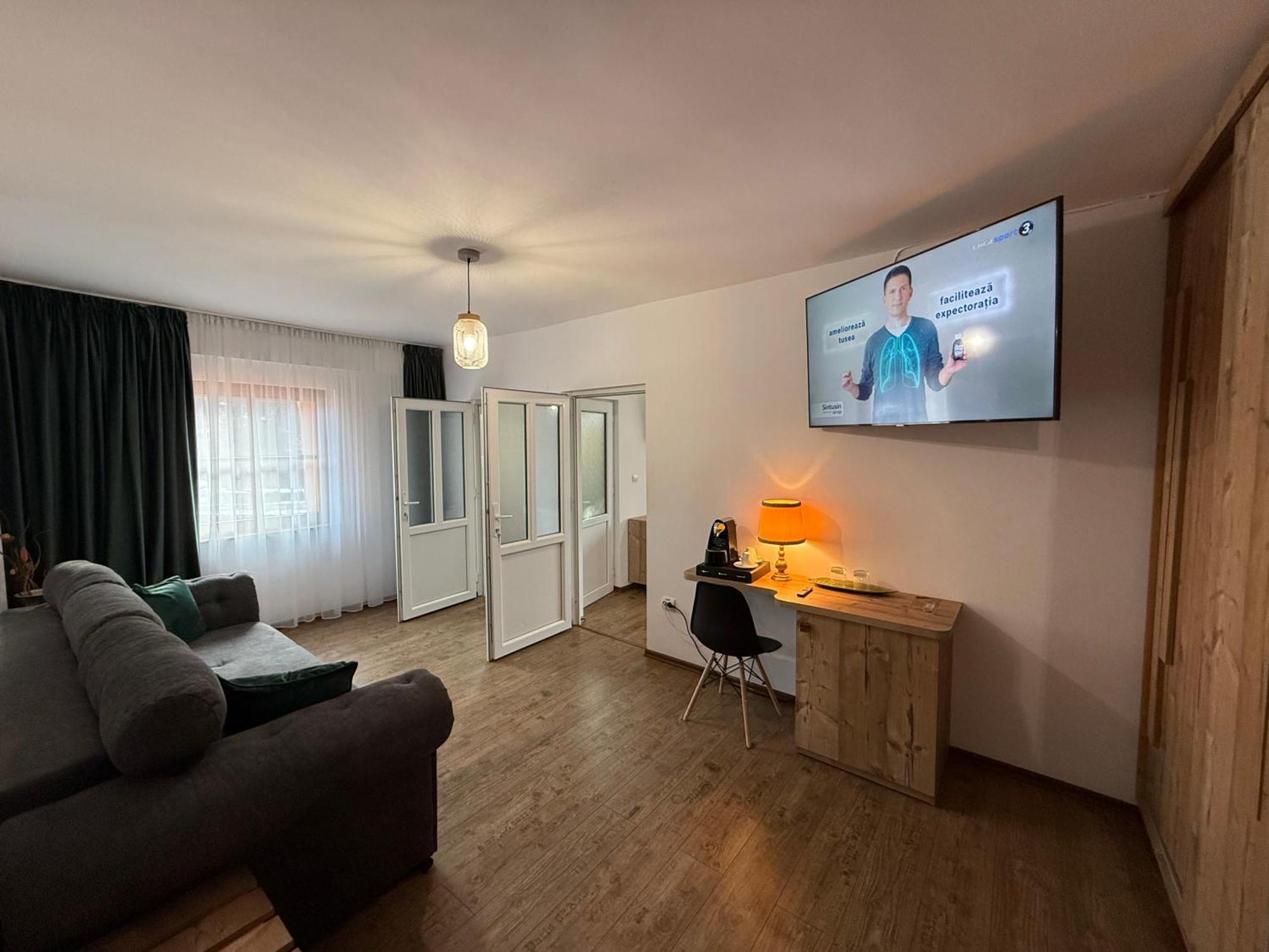 Conacul Radacinilor Hotel Petrozsény Kültér fotó