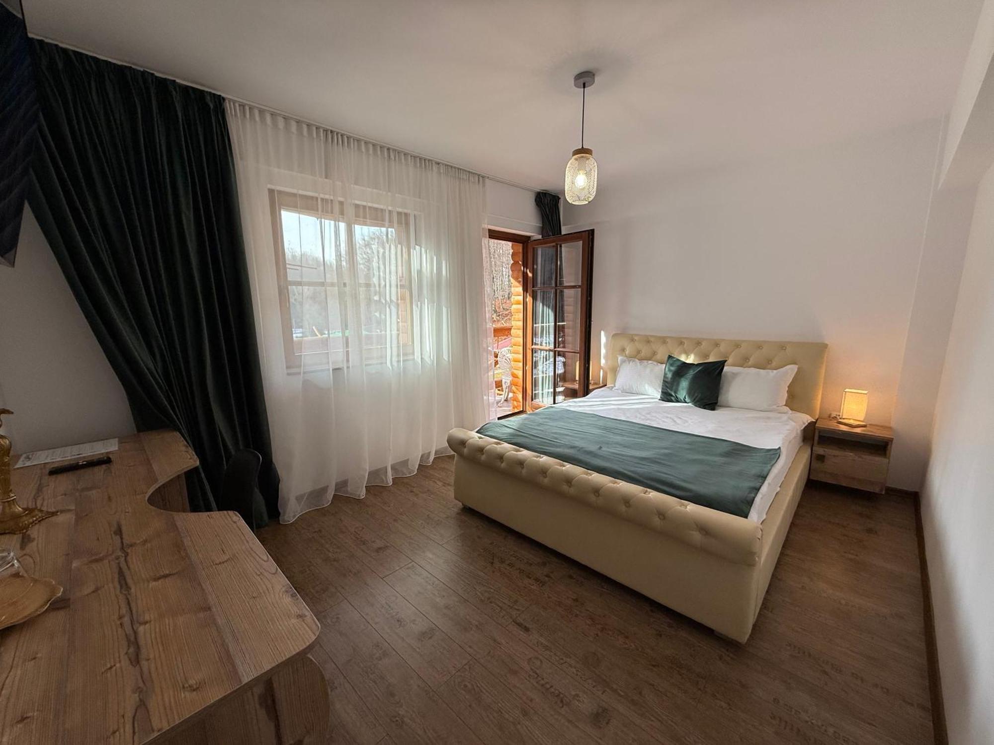 Conacul Radacinilor Hotel Petrozsény Kültér fotó