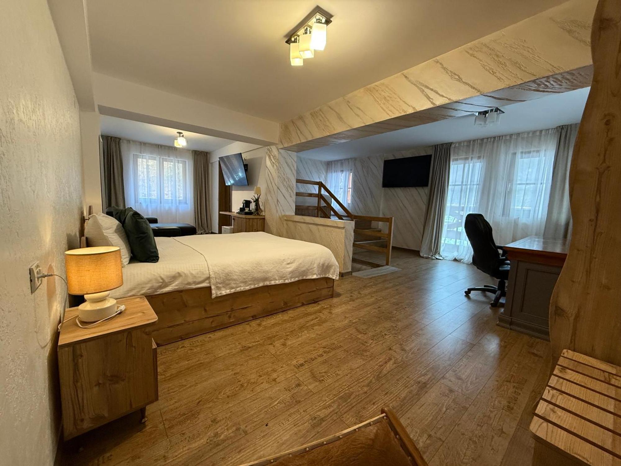 Conacul Radacinilor Hotel Petrozsény Kültér fotó
