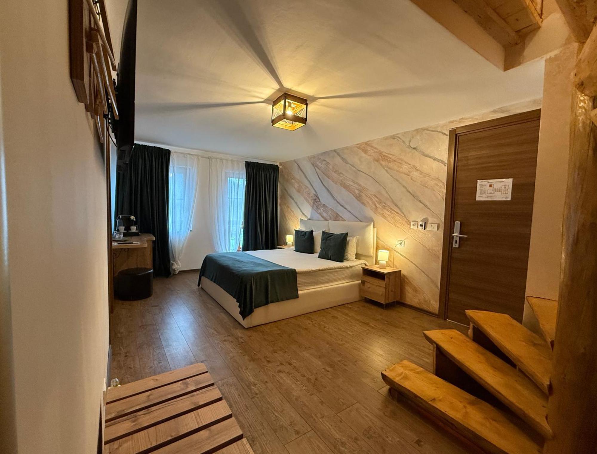 Conacul Radacinilor Hotel Petrozsény Kültér fotó