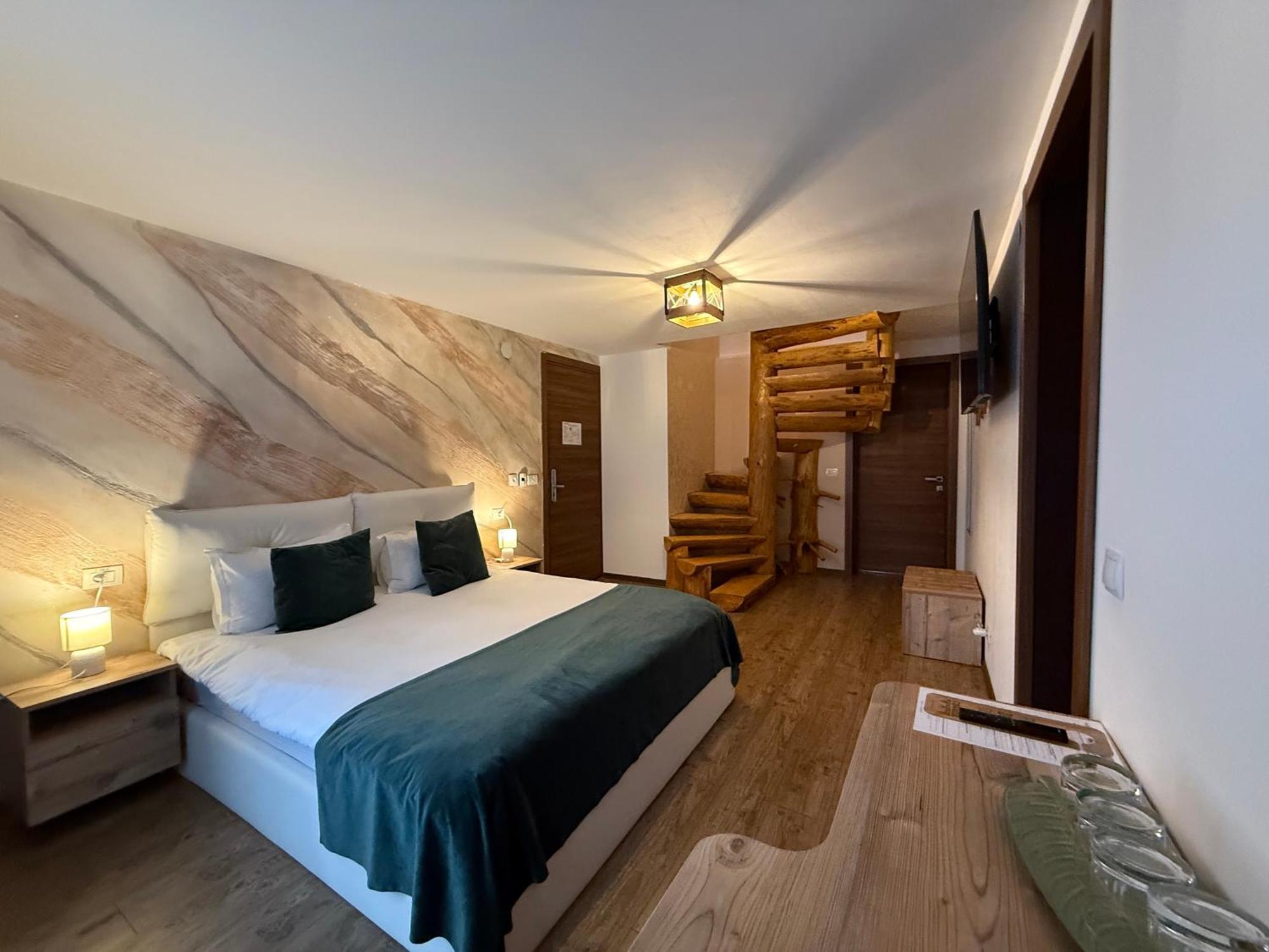 Conacul Radacinilor Hotel Petrozsény Kültér fotó