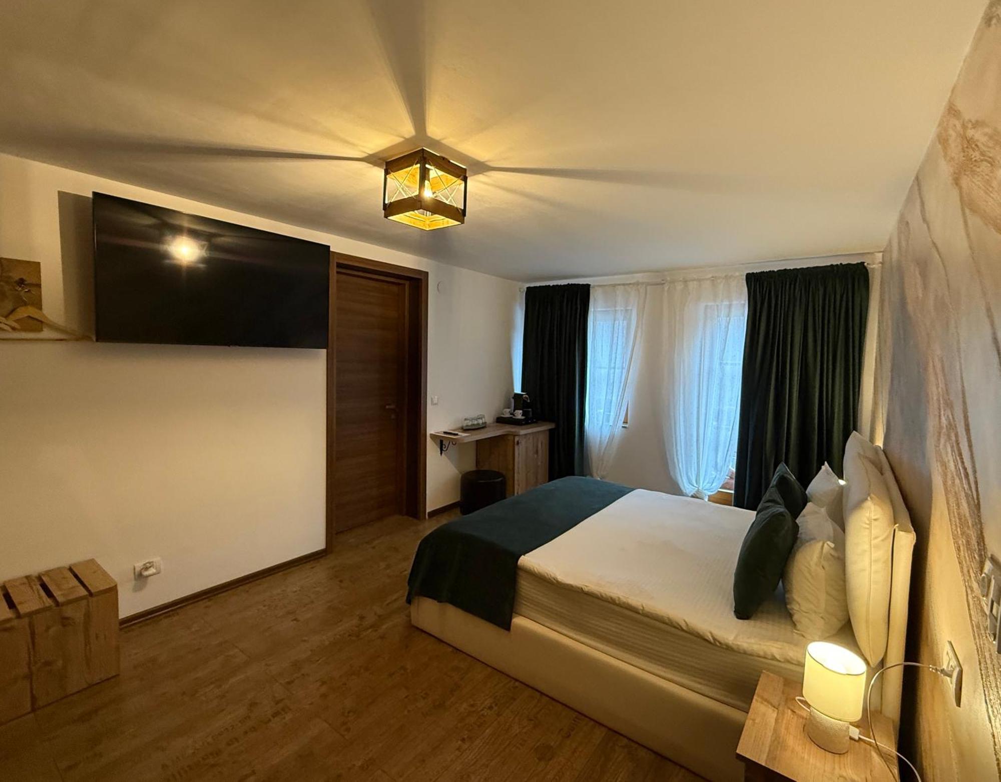Conacul Radacinilor Hotel Petrozsény Kültér fotó
