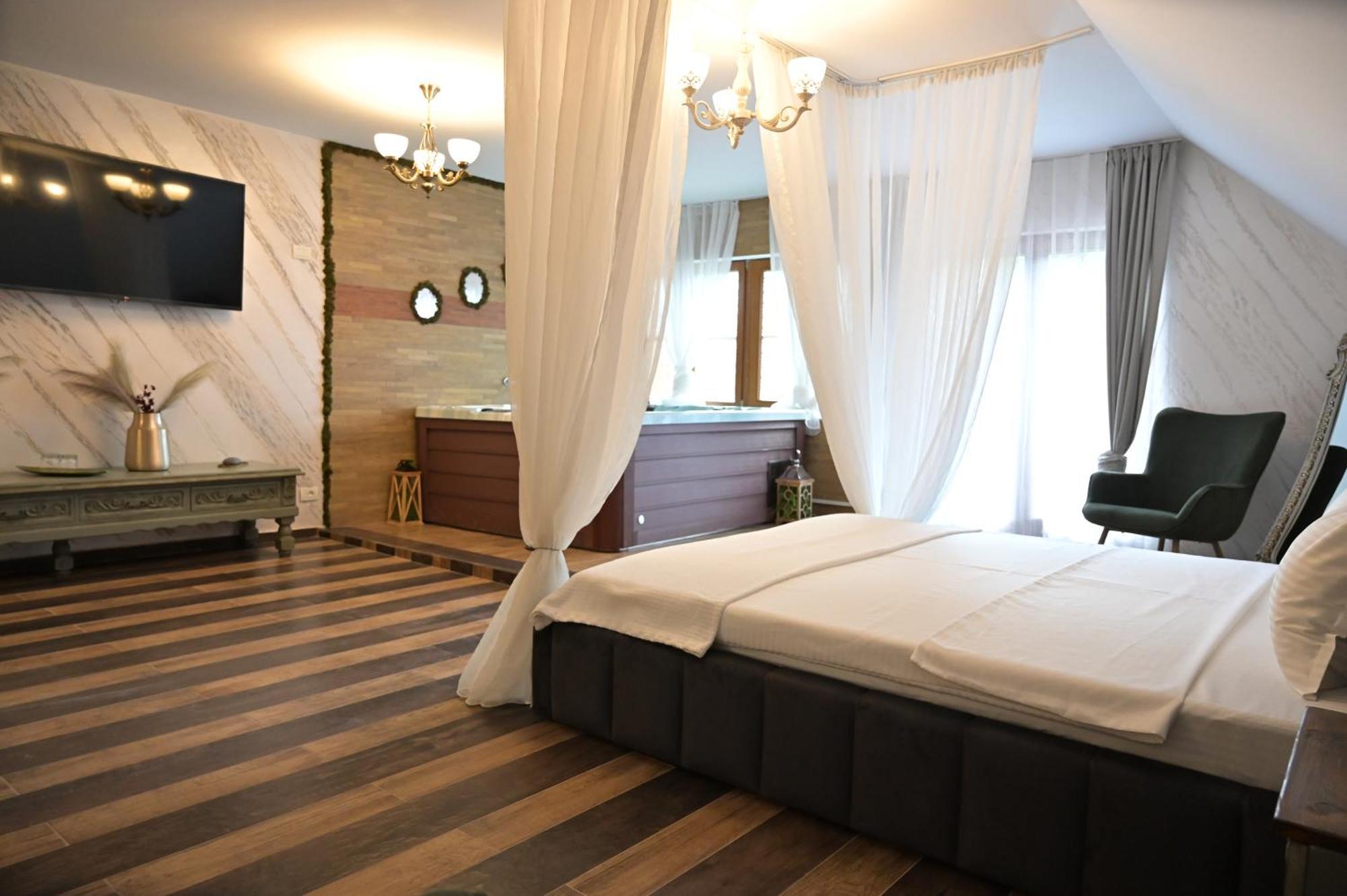 Conacul Radacinilor Hotel Petrozsény Kültér fotó