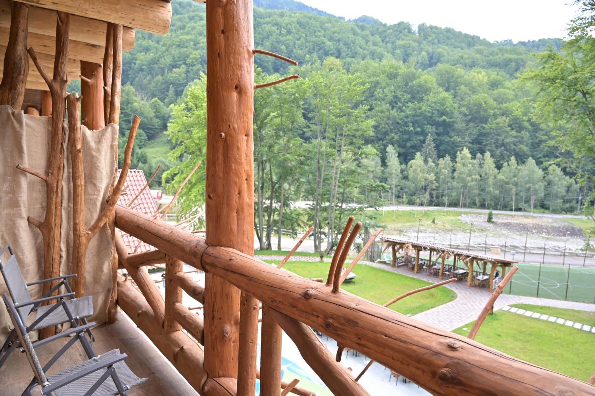 Conacul Radacinilor Hotel Petrozsény Kültér fotó
