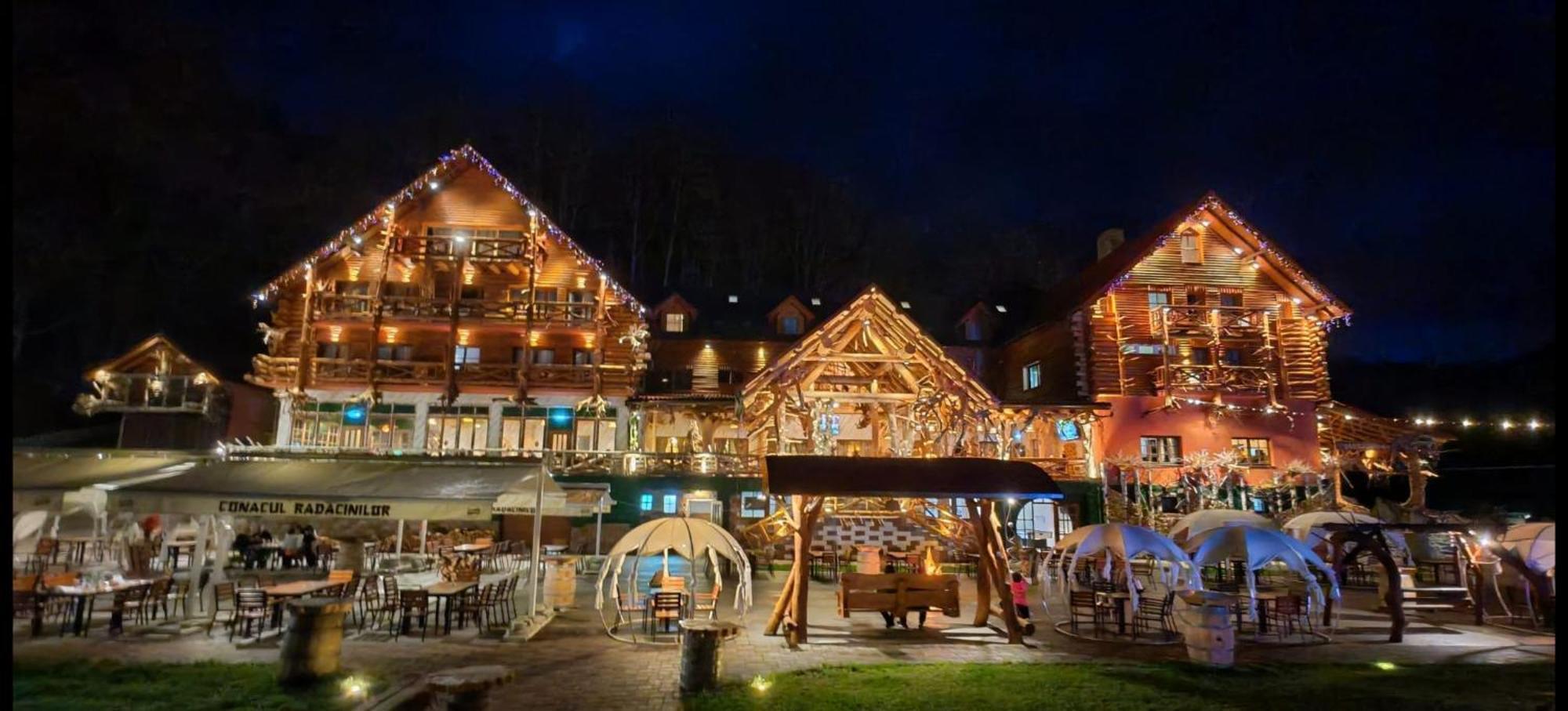 Conacul Radacinilor Hotel Petrozsény Kültér fotó